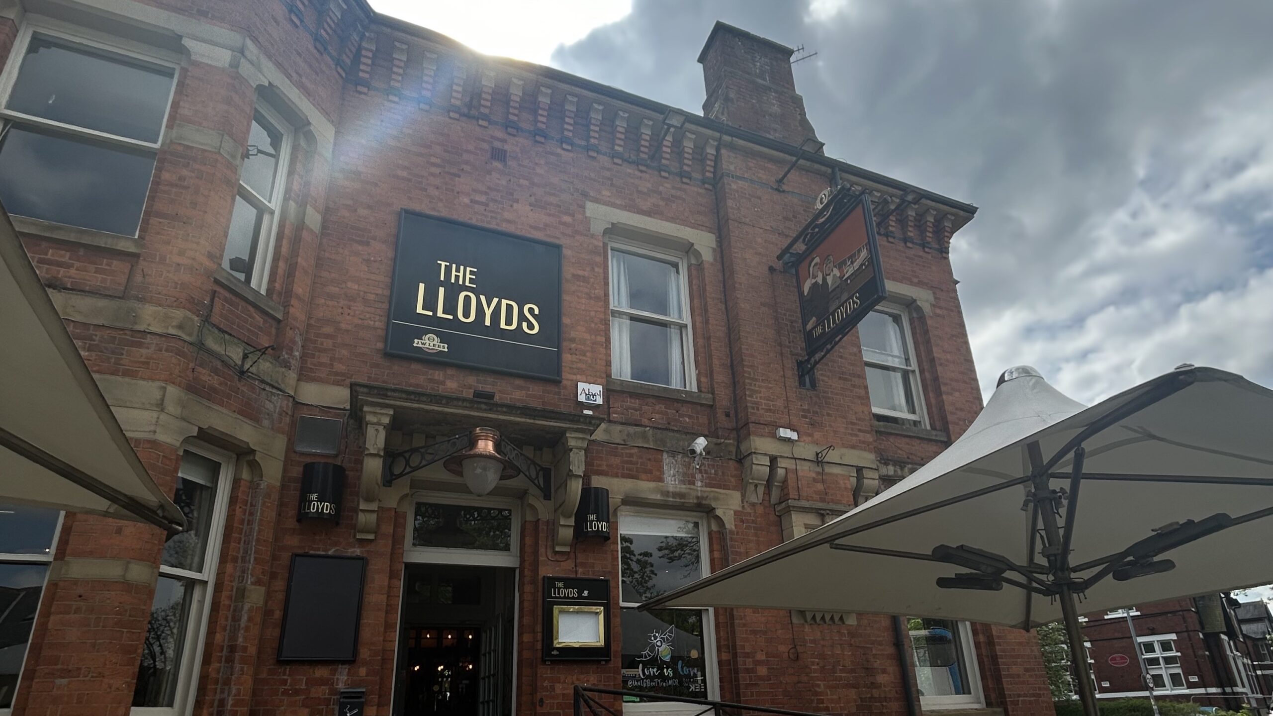 Chorlton pub opened by Corrie star